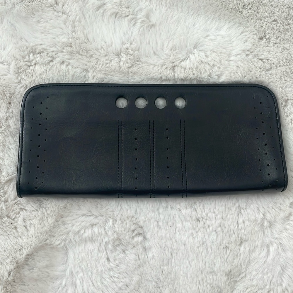 VTG Banana Republic Leather Clutch -
Excellent Condition